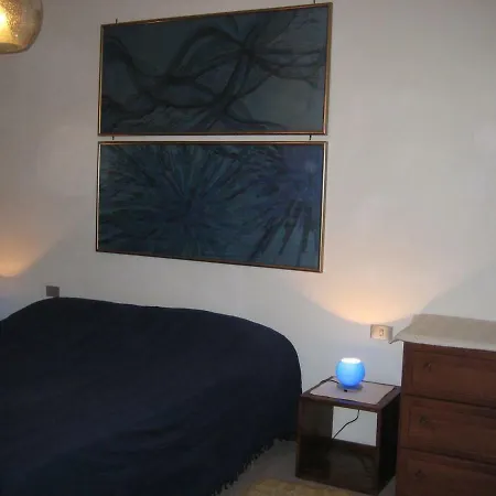 Apartment/ Flat In With 1 Car Park