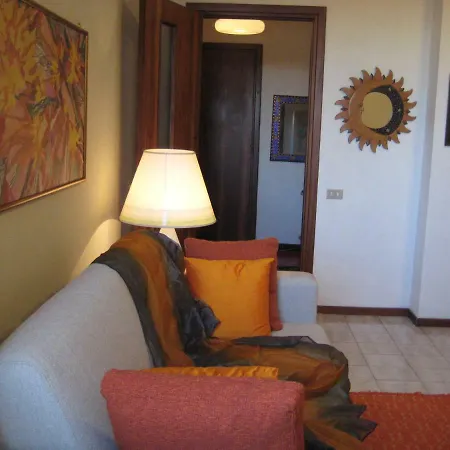 Apartment/ Flat In With 1 Car Park בית כפרי קליארי
