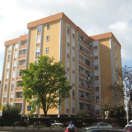 Apartment/ Flat In With 1 Car Park *