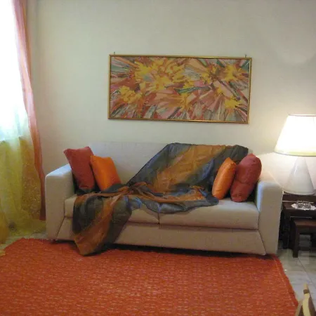 Apartment/ Flat In With 1 Car Park *