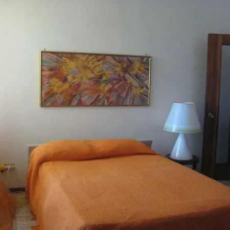 Apartment/ Flat In With 1 Car Park בית כפרי